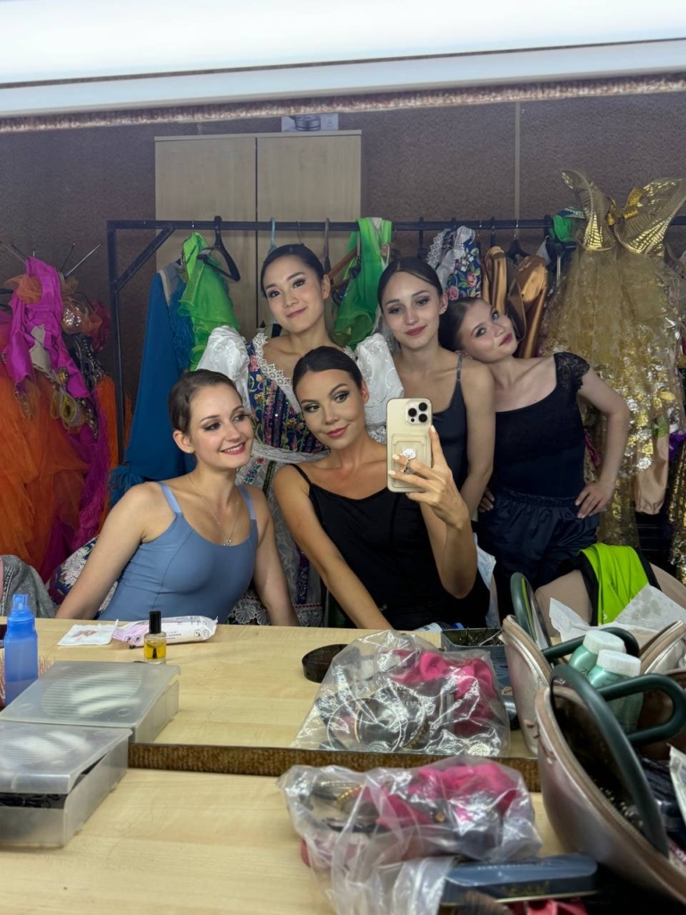 ツアー公演先の劇場の楽屋